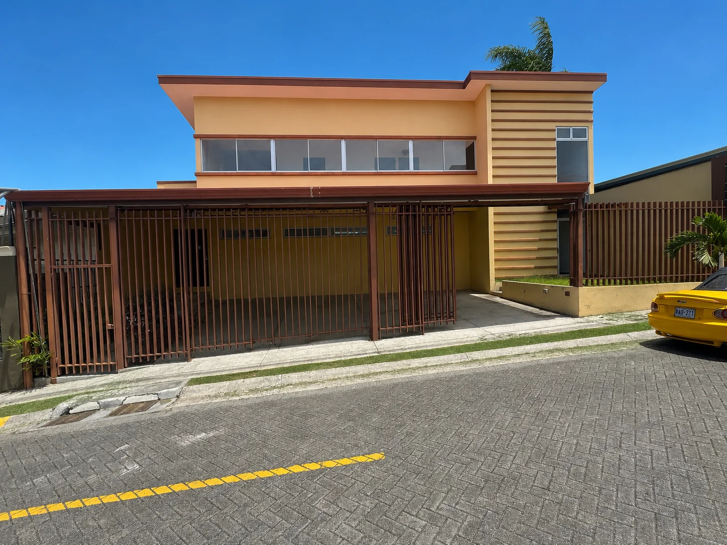 Casa con amplio Jardín, San José